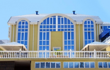 Отель с бассейном 1440 м² на продажу в Адлере