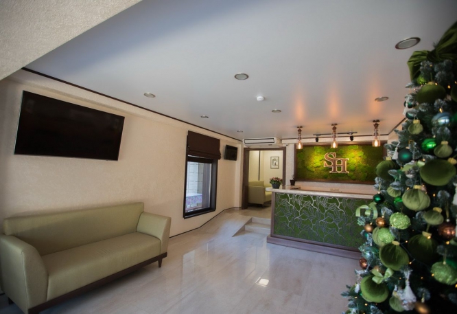 seasons-hotel-indoor2.jpg
