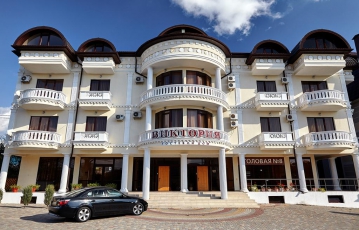 Отель с бассейном и столовой, 1900 м² продажа в Геленджике