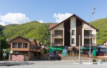 Отель с бассейном и рестораном 2600 м² на продажу в Эсто-садке