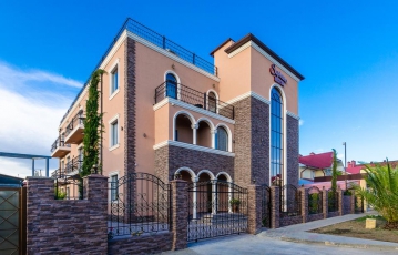 Современный отель с бассейном 1200 м² купить в Адлере