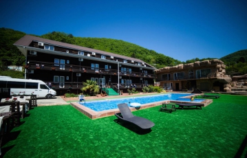 Спа-отель 1600 м² с бассейном и купелью с минеральной водой, на участке в 1 Га, продажа в Сочи