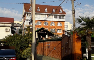 Гостевой дом, 16 номеров квартирного типа, в аренду, р-он Центр Адлера 