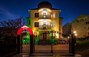 Роскошный трехзвездочный отель, 1200 м², продажа в центре Сочи
